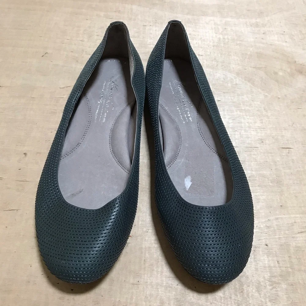 Kenneth Cole NY Leather Flats Size 6
